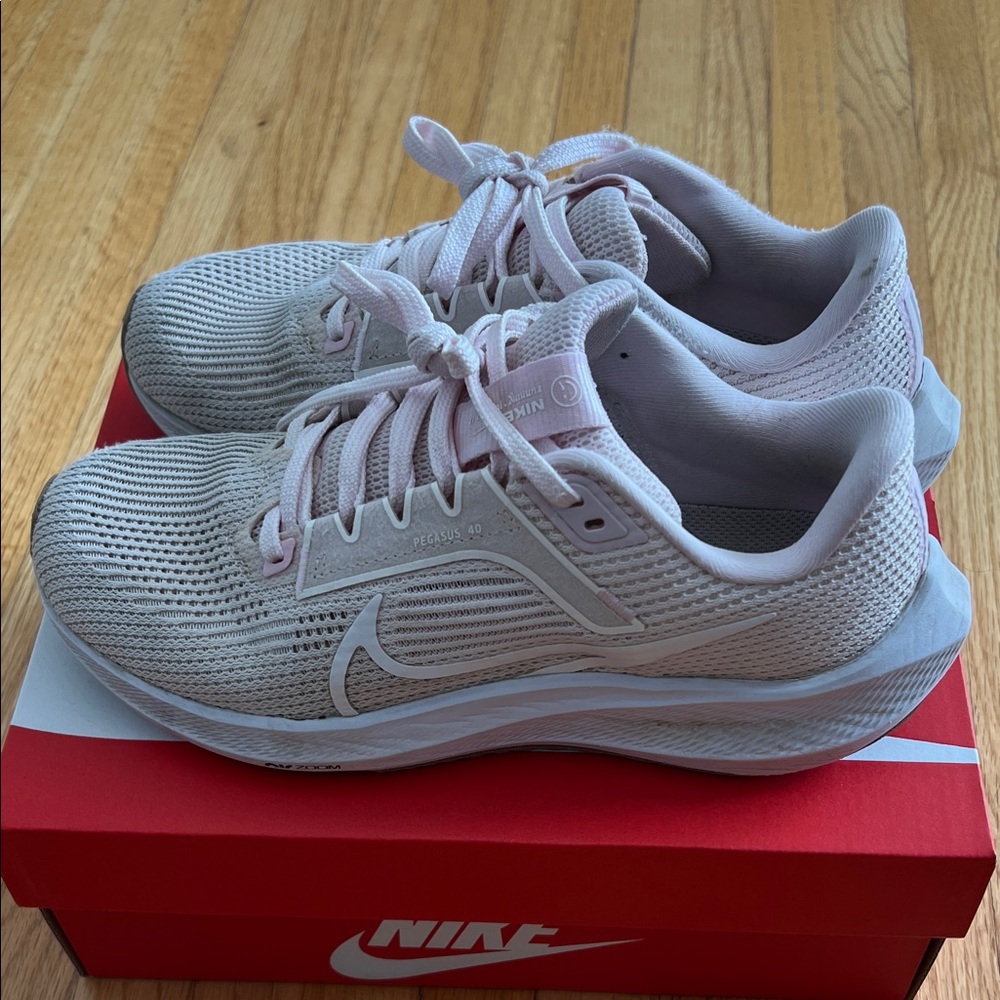 Nike Women's Light Pink Athletic Shoes